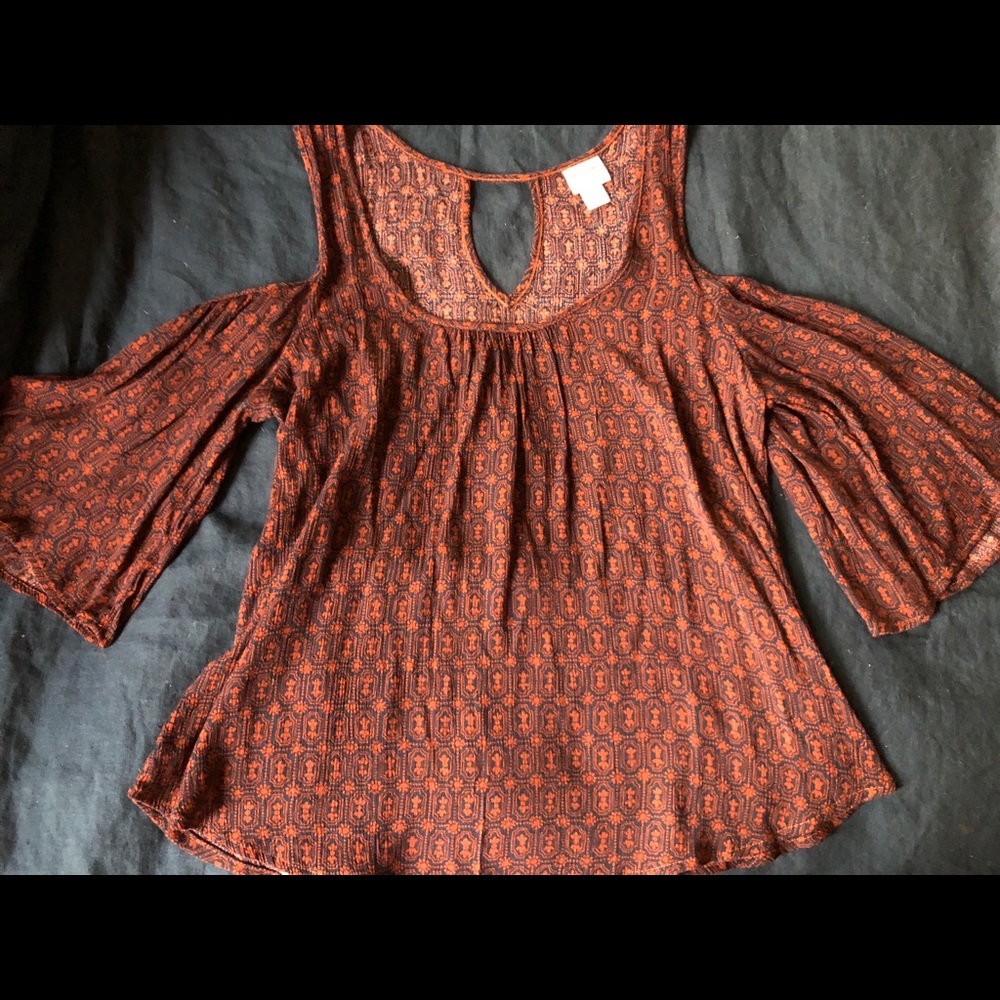 Open shoulder printed blouse